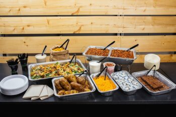 Top Reasons to Opt for Drop-Off Catering for Family Gatherings