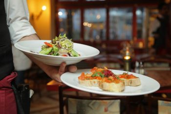 What Health-Conscious Consumers Want Restaurants to Prioritize