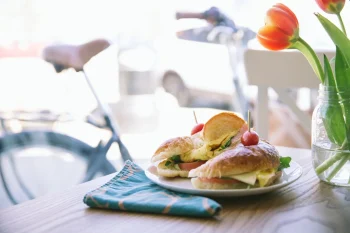 Best Breakfast Cafes in Lake Underhill