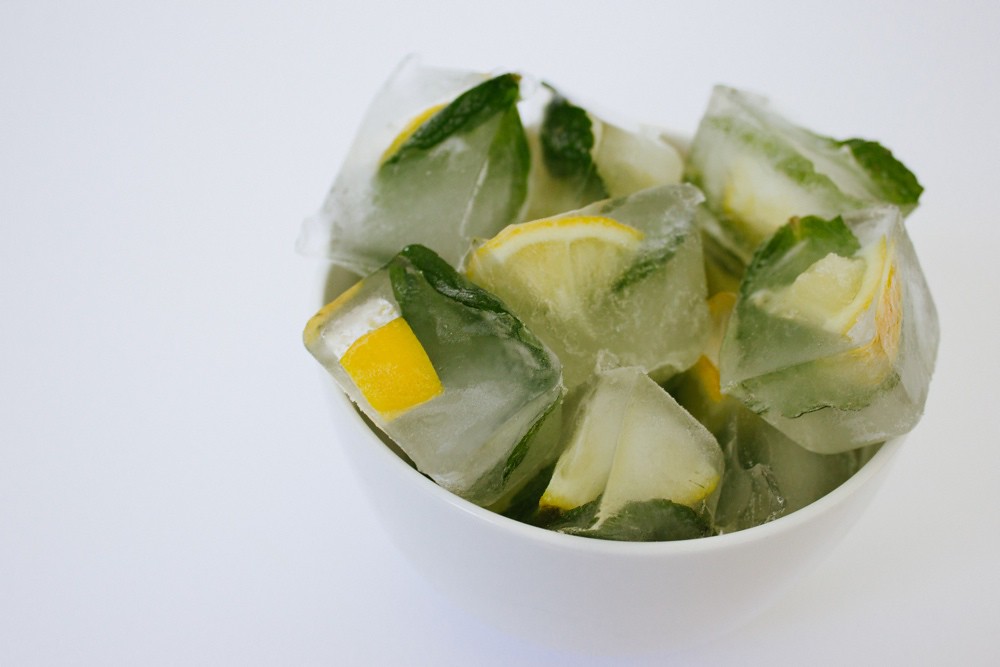 Bowl of ice for an ice-bath cooling method