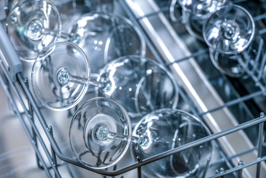 Free wine glass dishwasher image