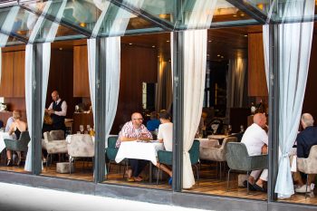 How restaurant owners can handle the phone rush without losing their mind
