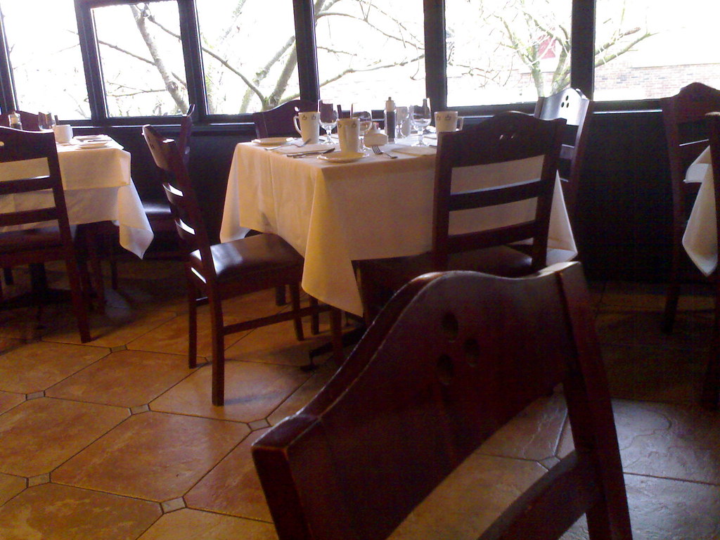 Adesso Bistro - a peek at the interior and the decor and the ambiance
