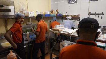 Restaurant Labor Cost Percentage: How to Calculate It