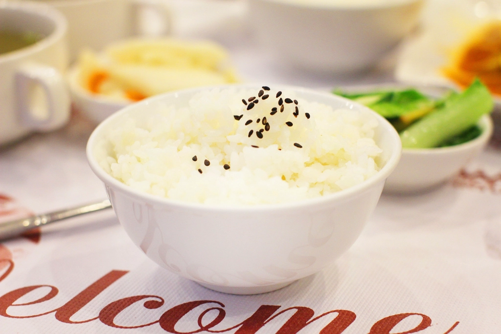 Free steamed rice bowl, sesame