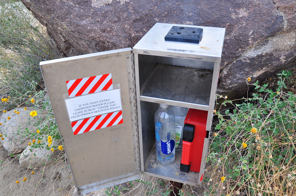 21 Water & First Aid Kit In Rescue Box 1
