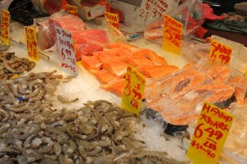 Wild vs Farmed Seafood: A Sourcing Guide for Restaurants